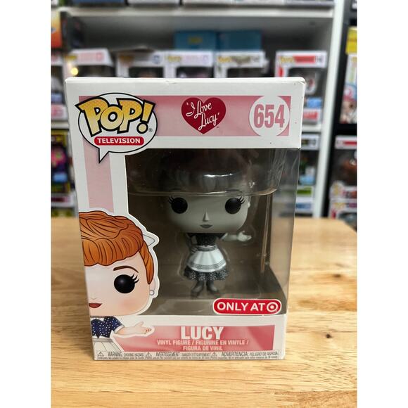 VAULTED EXCLUSIVE BLACK & WHITE Lucy Ricardo Funko Pop #654 Ball Lucille Ball - Picture 1 of 6